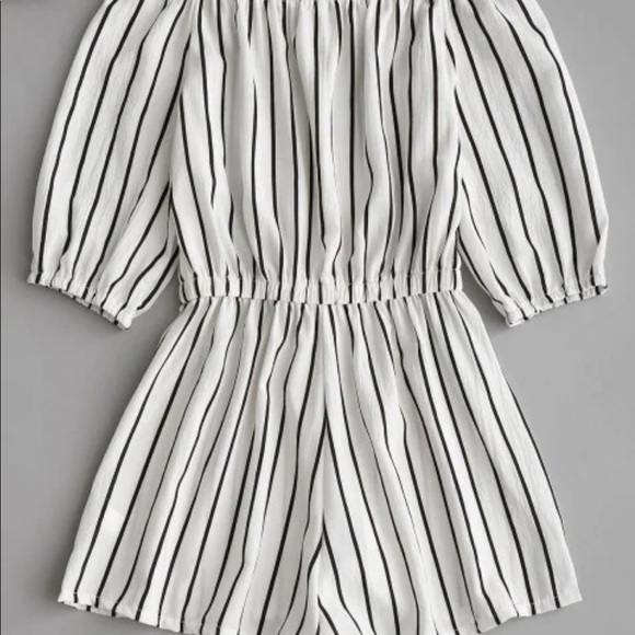 Off Shoulder Tied Bowknot Striped Romper - Picture 2 of 4